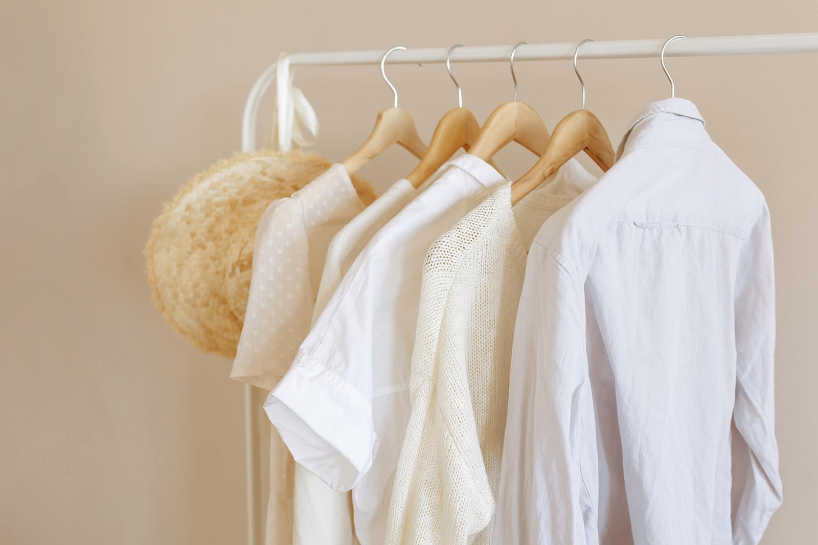 Customer experience matters: tips for enhancing online shopping. Minimalistic Fashion Clothes On A Hanger M75C4EB 1